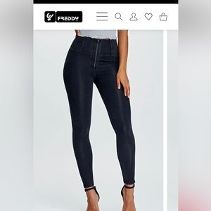 Freddy-WR.UP® Denim
High Waisted 7/8 Length